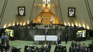 Iranisches Parlament lehnt Rohanis Budget ab