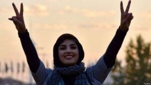 Dritte Anti-Kopftuch-Aktivistin im Iran zu Gefängnis verurteilt