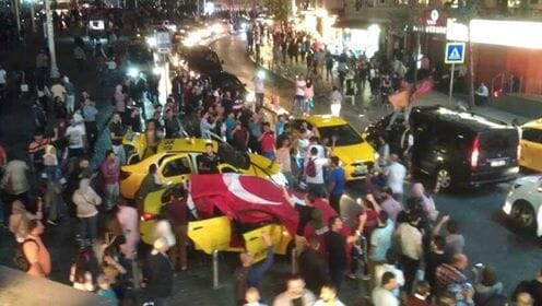 Türkei-Wahl: Taksim um halb elf abends
