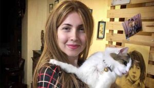 Iran: Antikopftuch-Aktivistin zu zwei Jahren Gefängnis verurteilt