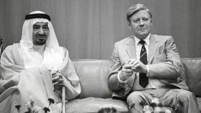 Der suadische König Khaled mit dem deutschen Bundeskanzler Schmidt im Jahr 1980