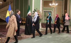 „Feministische Außenpolitik“ in Hijab und Chador?