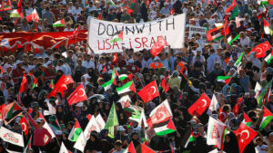 „Schlagt die Zionisten“: Antiisraelische Demonstration in der Türkei
