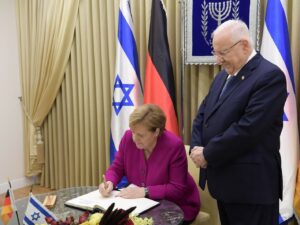 Merkels Israelbesuch, eine nichtgehaltene Rede und ein Scholz-Interview