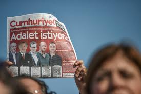 Türkei: Haftstrafen gegen regierungskritische Journalisten