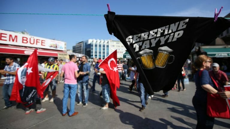 Demonstration gegen Erdogans Alkoholverbot in Istanbul
