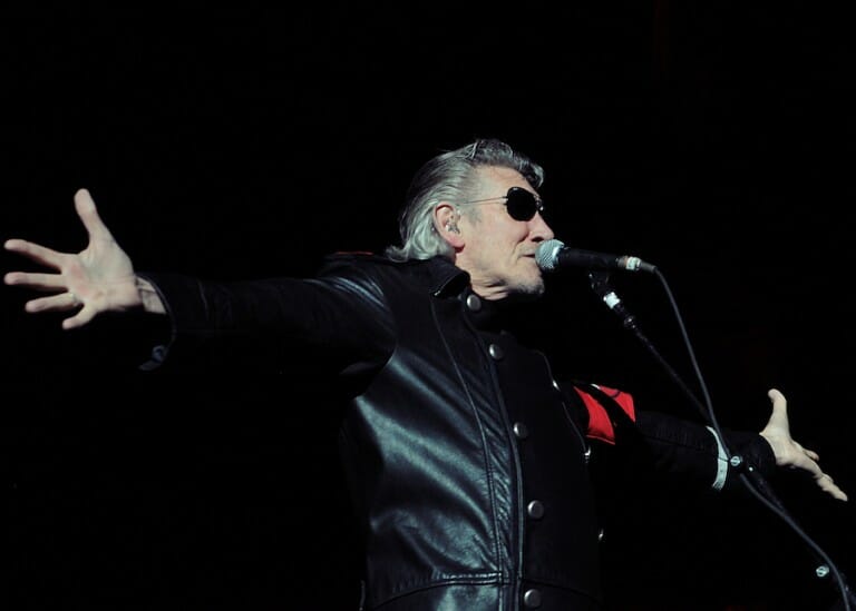 Roger Waters in seinem Element: Wenn er den Faschisten mimt oder gegen Israel hetzt. (Quelle: Brennan Schnell/Wikimedia Commons)