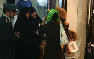 Iranische Polizei verkündet neuen Plan zur Durchsetzung der Hijabpflicht
