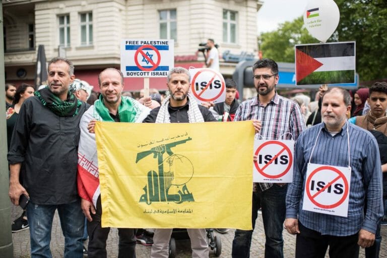 Hisbollah-Anhänger auf dem Al-Quds-Marsch in Berlin