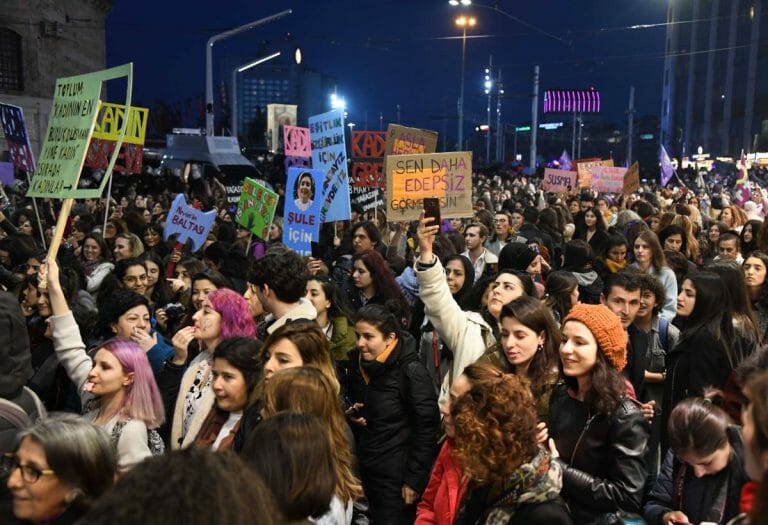 Demonstration gegen Gewalt gegen Frauen in Istanbul