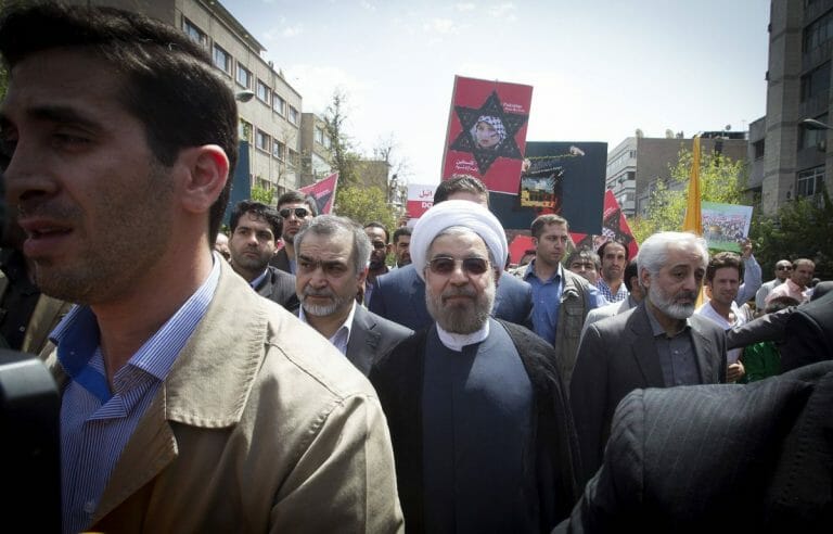 Hassan Rohani auf dem alljährlichen al-Quds-Marsch in Teheran