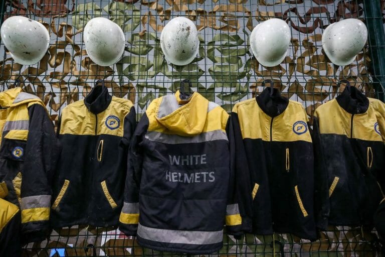 Uniformen der syrischen Weißhelme