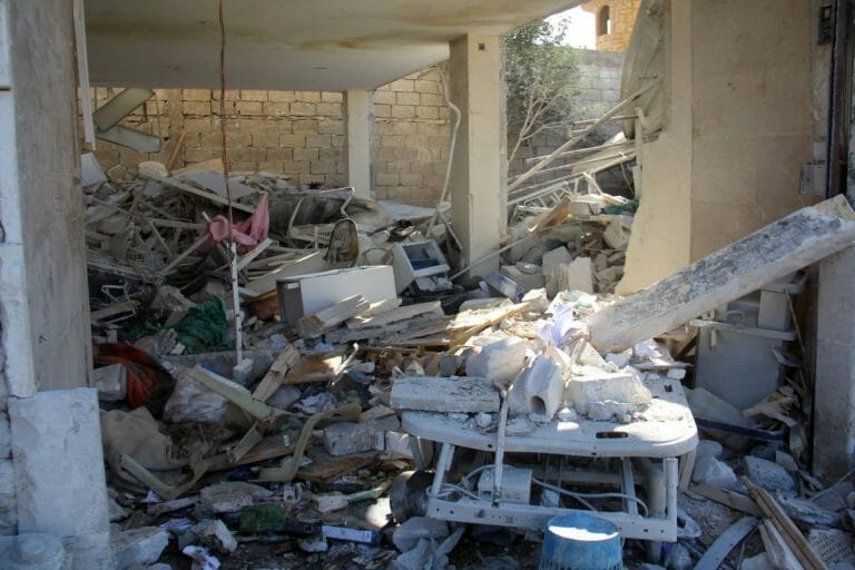 Durch Bombenangriffe zerstörtes Spital in Idlib