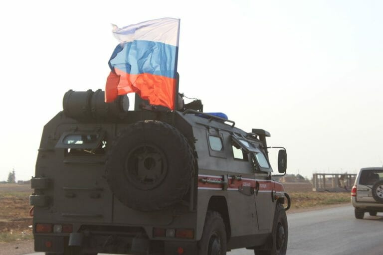 Russisches Militärfahrzeug in Nordsyrien