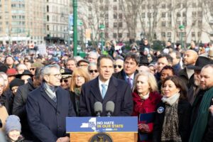 Der Gouverneur von New York Andrew Cuomo spricht auf einer Demonstration gegen Antisemitismus am in New York am 5. Januar 2020 (imago images/Pacific Press Agency)