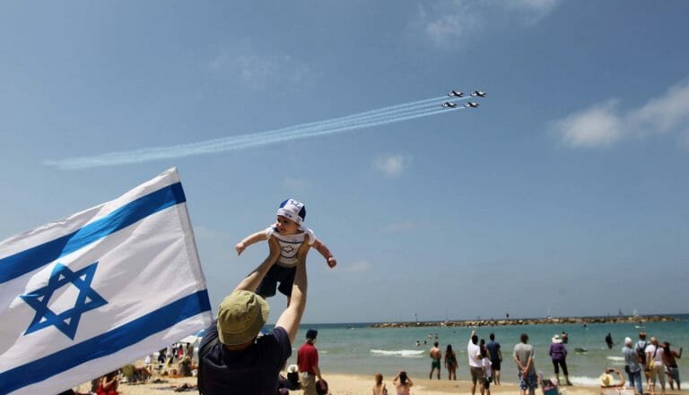 Flugshow am Strand von Tel Aviv
