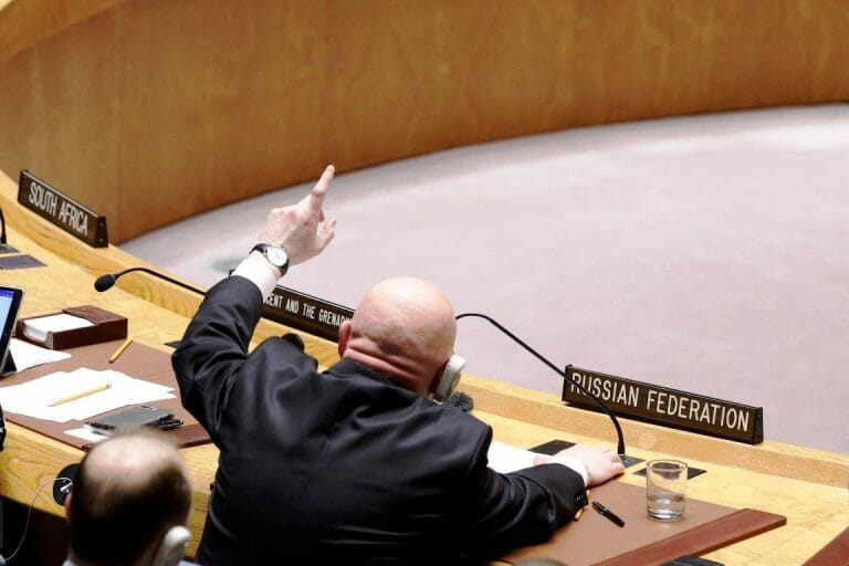 Im UN-Sicherheitsrat verfolgt Russland seit 2011 eine Blockadepolitik, die das Assad-Regime stützt. (imago images/Xinhua)