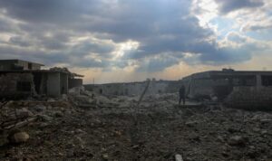 Durch Bombenangriffe zerstörtes Dorf in der Region Idlib