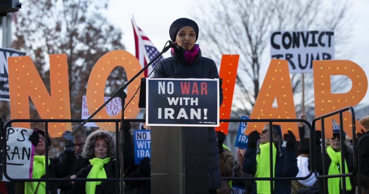 Die US-Abgeordnete Ilhan Omar bei einer Demonstration gegen Trumps Iranpolitik