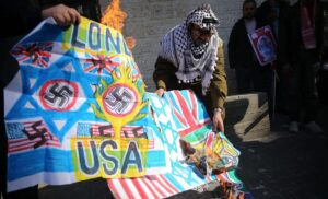 Bei Protesten im Gazastreifen werden nicht nur US- und Israel-Fahnen, sondern – wegen der Balfour-Deklaration – auch GB-Flaggen verbrannt