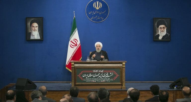 Irans Präsident Rohani auf einer Pressekonferenz in Teheran