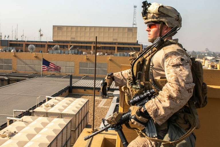 US-Marine bewacht Botschaft in Baghdad