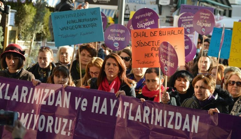Demonstration gegen Gewalt an Frauen in der Türkei