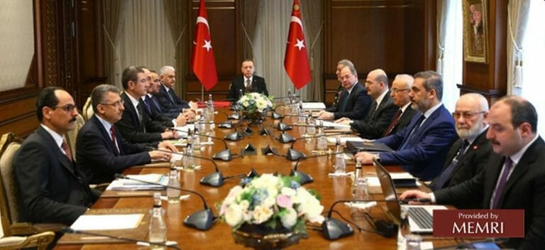 Adnan Tanrıverdi (2. v. re.) auf einem Treffen mit Präsident Erdogan im vor der Militäroffensive im syrischen Afrin im Januar 2018