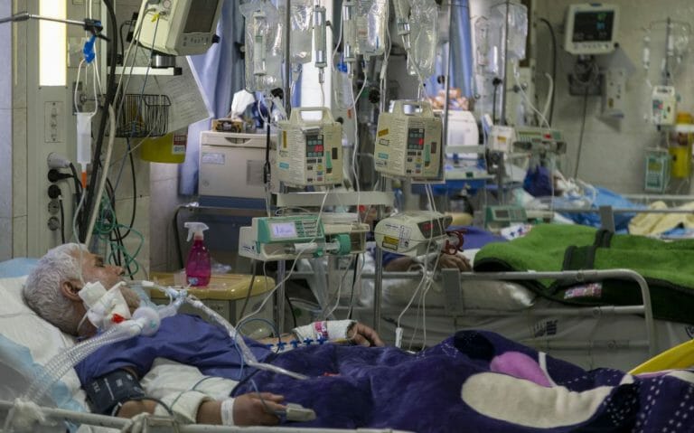 Laut Berichten nehmen iranische Spitäler keine afghanischen Corona-Patienten auf
