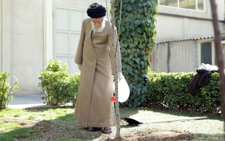 Einer der letzten öffentlichen Auftritte Khameneis während der Corona-Krise