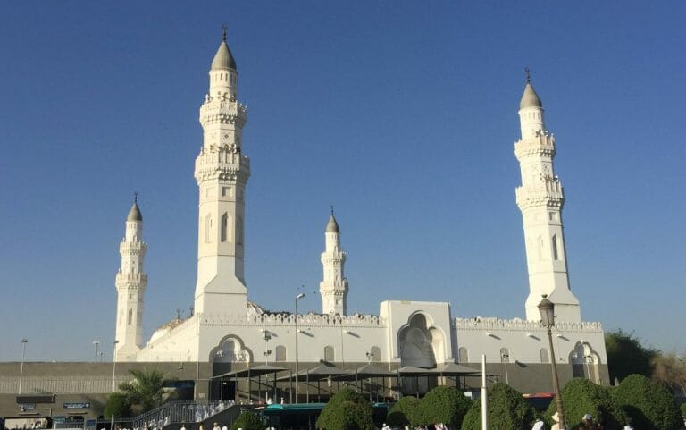 Die angeblich von Mohammed gegründete Quba-Moschee in Medina