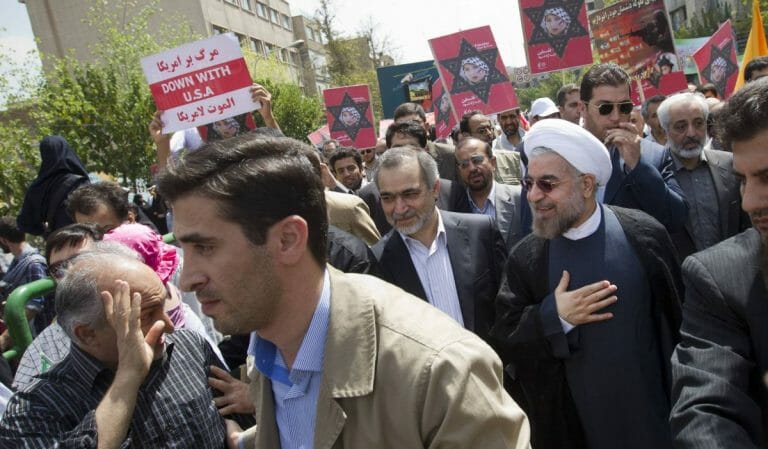 Irans Präsident Rohani auf dem antisemitischen Al-Quds-Marsch in Teheran