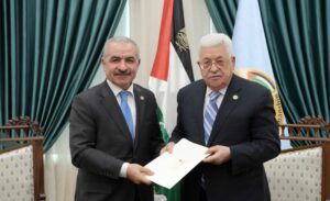 Der Premierminister der Palästinensischen Autonomiebehörde Mohammed Shtayyeh mit Mahmud Abbas