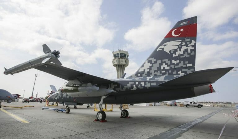 Türkisches Kampfflugzeug