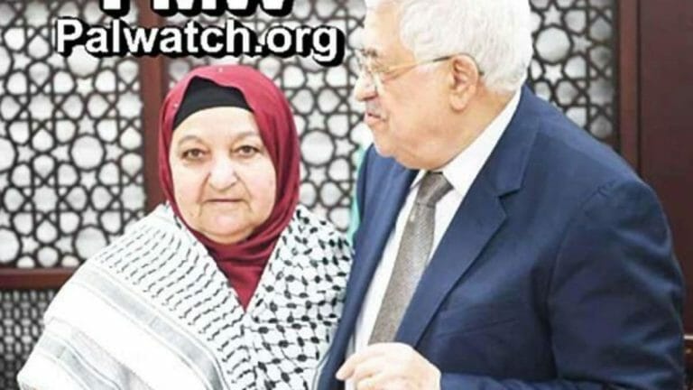 Abbas empfängt die Mutter von vier verurteilten Terroristen in seinem Büro