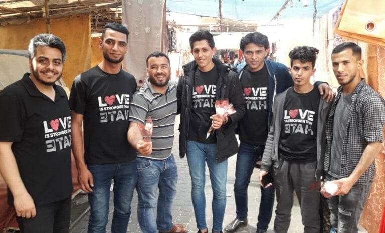 Mitglieder des Gaza Youth Committe mit Gründer Rami Aman
