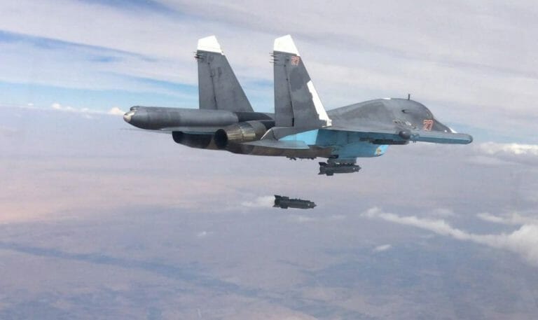 Russisches Kampfflugzeug wirft Bomben über Syrien ab