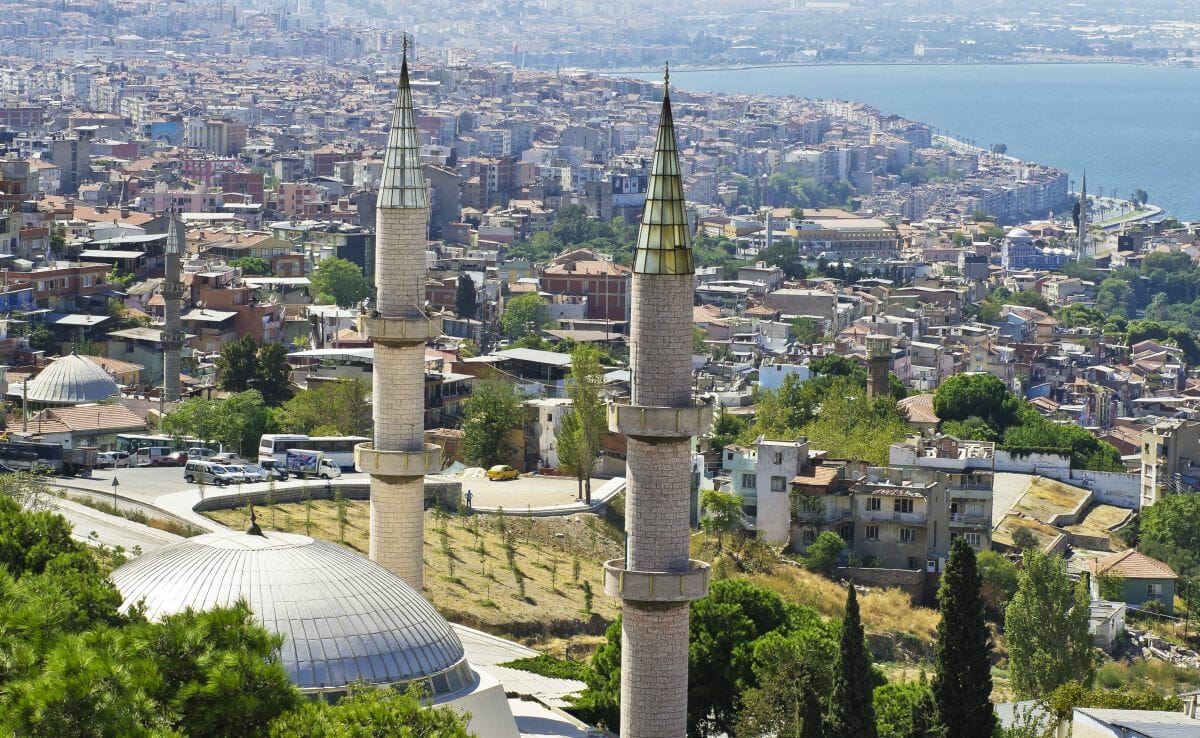 Türkei: Moschee im Stadtteil Konak von Izmir