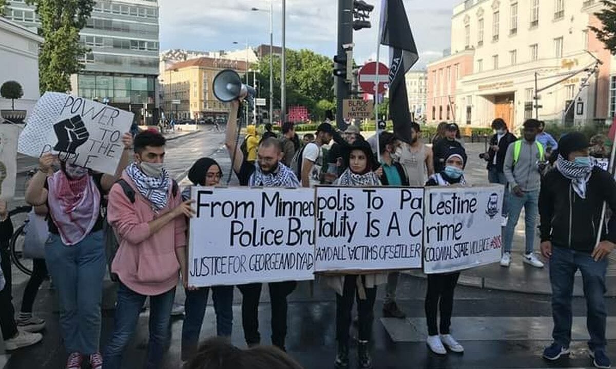 Auch bei der Black-Lives-Matter-Demonstration in Wien war die Israelboykott-Bewegung BDS anwesend