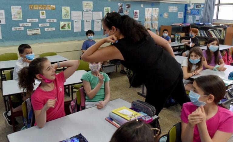 Schulen in ganz Israel berichten von einem Wiederanstieg der Corona-Infizierungen