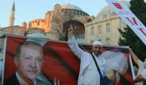 Erdogan-Anhänger feiern die Umwandlung der Hagia Sophia in eine Moschee