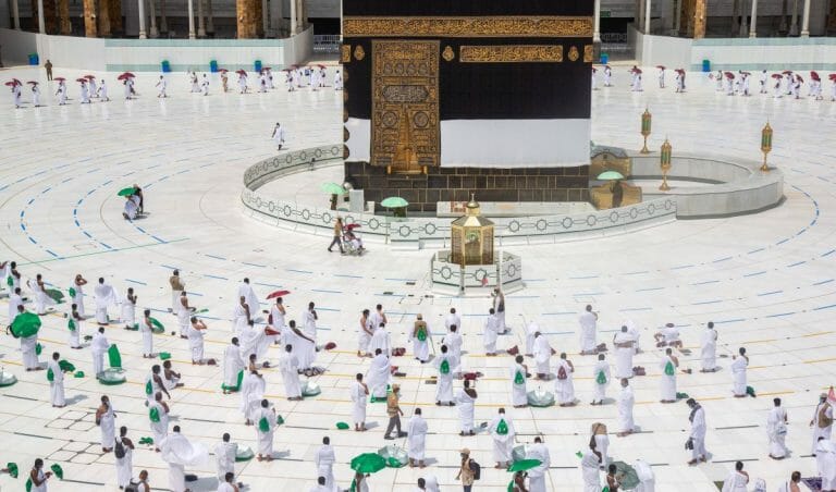 Der Hadsch, die muslimische Pilgerreise nach Mekka, findet heuer wegen Corona in einer extrem verkleinerten Form statt (© <a href="https://www.imago-images.de">Imago Images</a> / Xinhua)