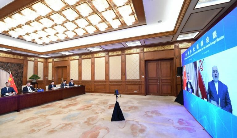 Videokonferenz zwischen Chinas Außenminister Wang Yi und seinem iranischen Amtskollegen Zarif