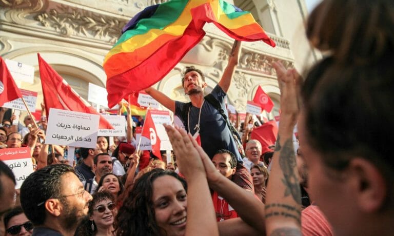 Demonstranten am Nationalen Frauentag Tunesiens fordern die Entkriminalisierung der Homosexualität