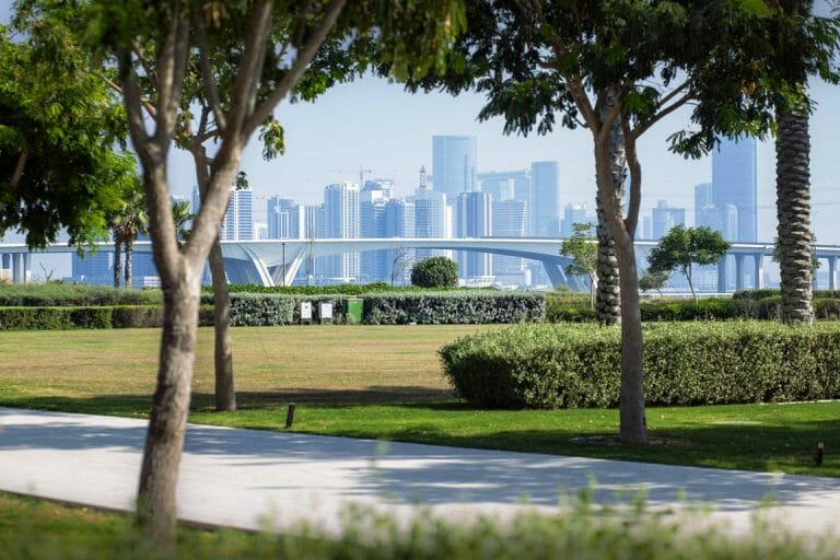 Die Skyline von Abu Dhabi, Hauptstadt der Vereinigten Arabischen Emirate. (imago images/photothek)