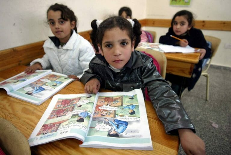 Ein EU-Bericht gibt israelische Schulbücher als Bücher der Palästinensischen Autonomiebehörde aus. (imago images/UPI Photo)