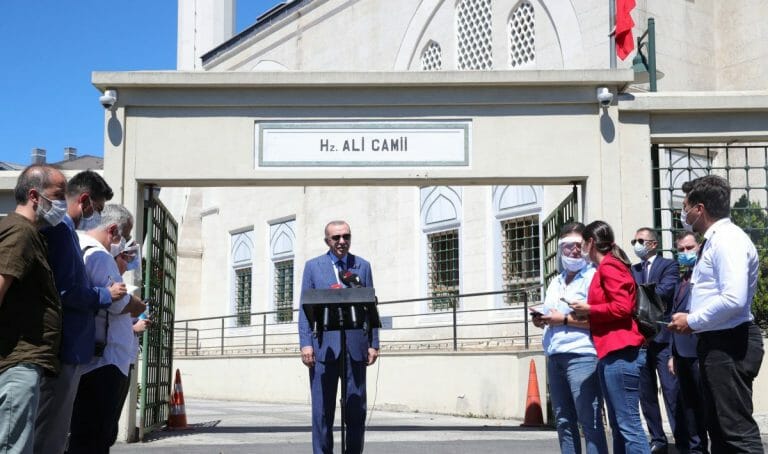 Erdogan verkündet auf Pressekonferenz die Möglichkeit einer Einstellung der Beziehungen zu den VAE