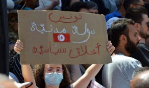 Demonstranden fordern den Rücktritt von Parlamentssprecher Rachid Ghannouchi
