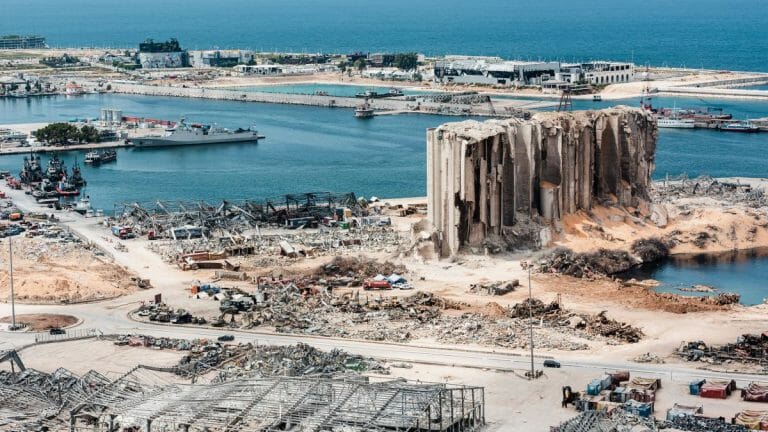 Der bei der Explosion vom 4. August zerstörte Hafen von Beirut