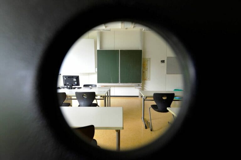 In deutschen Schulen finden ähnlich bedenkliche Entwicklungen wie in Frankreich statt. (© imago images/Michael Weber)